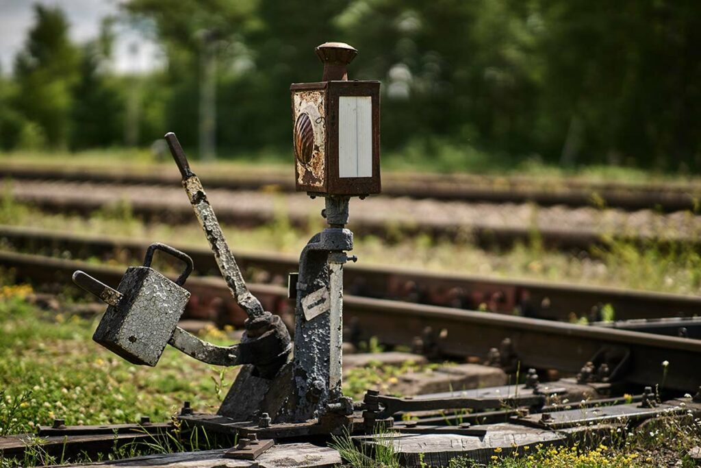 Старинное оборудование на железной дороге