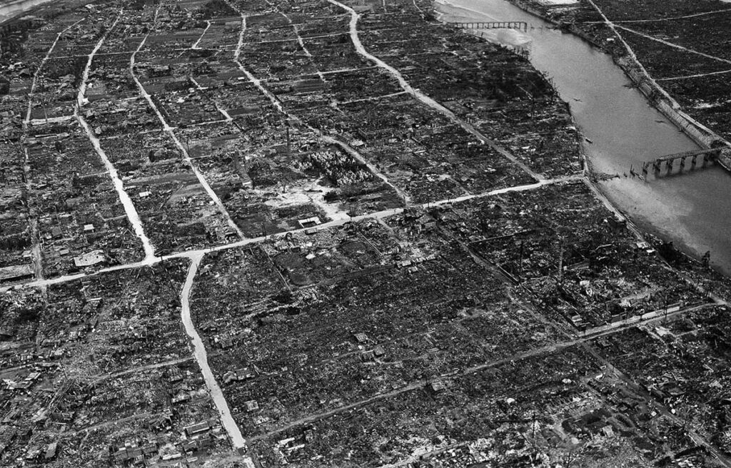 Вид с воздуха на Хиросиму спустя месяц после бомбардировки. 5 сентября 1945 года. Фото AP Photo/ ТАСС