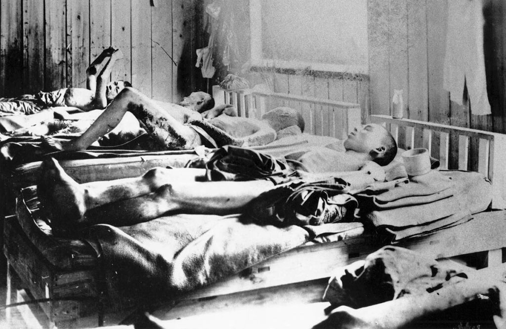 Выжившие после взрыва атомной бомбы в Хиросиме, подвергшиеся воздействию радиации. Фото ICRC / ТАСС