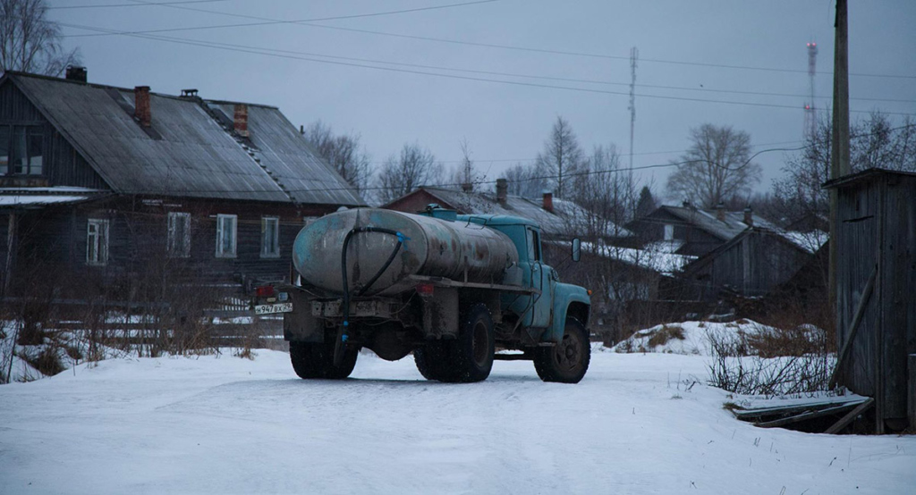 Отремонтированная водовозка, наконец, приехала в Заречье